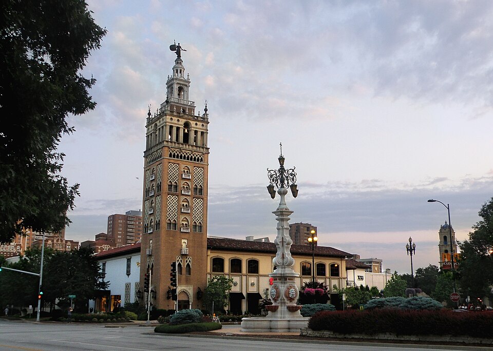 Kansas City's Country Club Plaza: iconic architecture and fountain